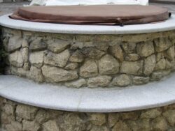 Mauerabdeckung in Granit Crystall Grey Mauerabdeckung in Granit Crystall Grey